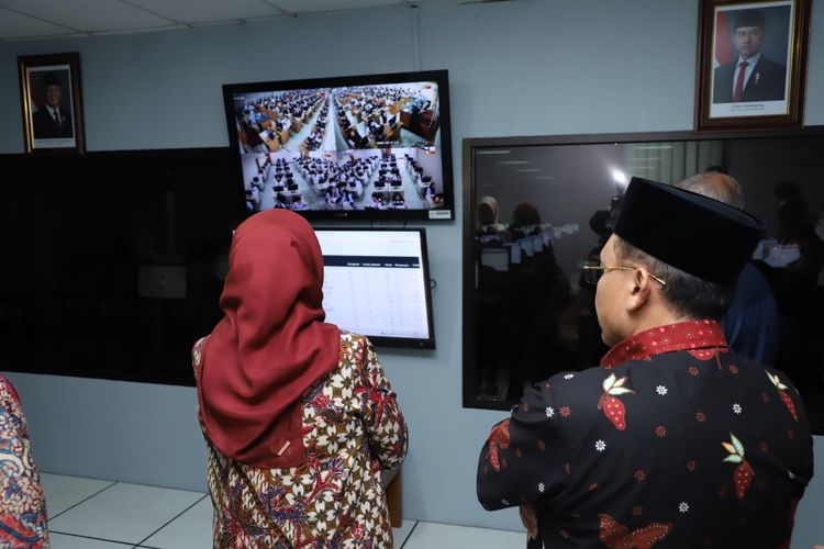 Menteri Pendayagunaan Aparatur Negara dan Reformasi Birokrasi (Menpan RB) Rini Widyantini meninjau seleksi pegawai pemerintah dengan perjanjian kerja (PPPK) di Kantor Regional (Kanreg) I Badan Kepegawaian Negara (BKN) Yogyakarta, Selasa (29/4/2025).