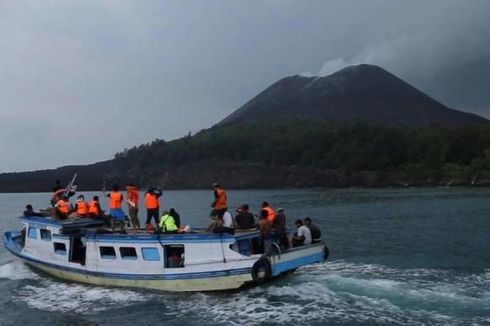 Erupsi Gunung Anak Krakatau Tak Bahayakan Penerbangan dan Pelayaran