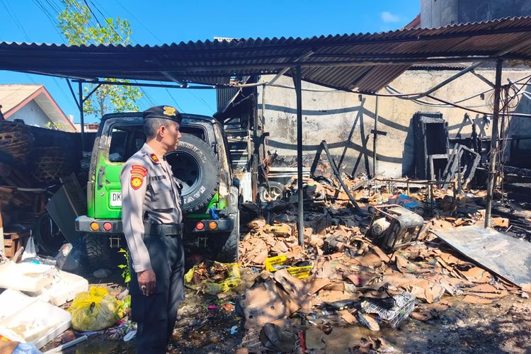 Gara-gara Bakar Sampah, Gudang Rongsokan dan Jimny di Denpasar Terbakar