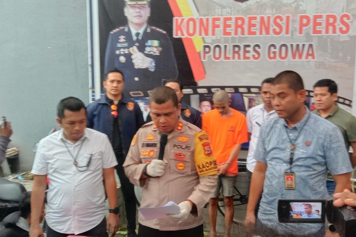 Aparat kepolisian Polres Gowa, Sulawesi Selatan menggelar rilis kasus pembunuhan berencana terhadap gadis belia yang dilakukan oleh kekasihnya sendiri. Rabu, (22/1/2025).