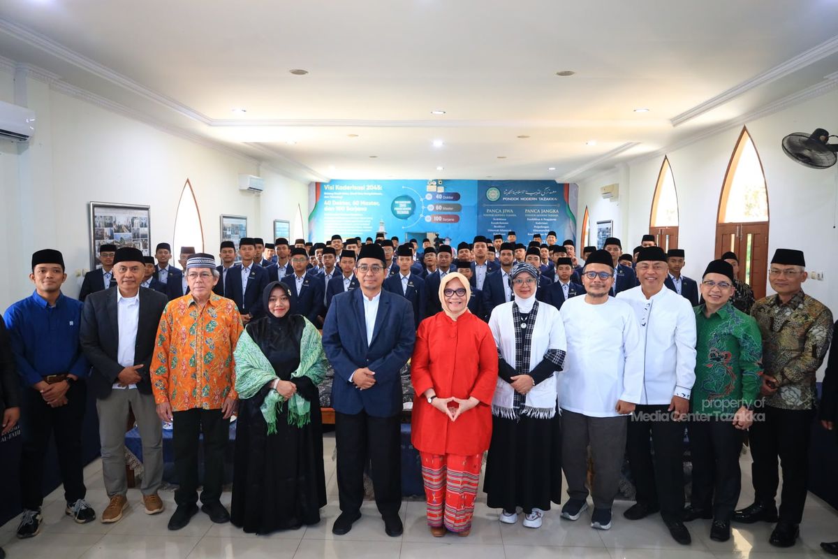 Ratusan santri mengikuti pengenalan karier di Pondok Modern Tazakka, Batang, Jawa Tengah. 