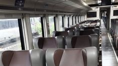 Mulai 15 April, KA Bangunkarta dan Singasari Pakai Rangkaian Stainless Steel New Generation