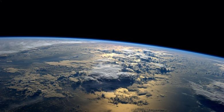 ilustrasi lapisan atmosfer bumi.