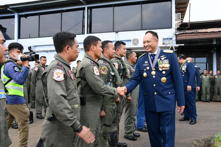 Kepala Staf Angkatan Udara (KSAU) Marsekal Fadjar Prasetyo mengapresiasi Garuda Flight dan Nusantara Flight yang sukses melaksanakan demo udara dalam peringatan Hari Ulang Tahun (HUT) ke-77 Indonesia, Rabu (17/8/2022).