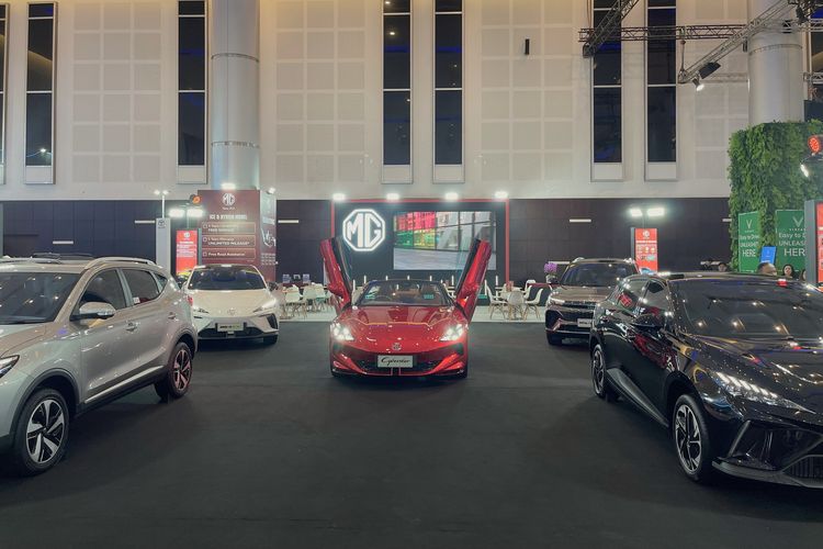 MG menempati booth H, seluas 253 m² di Grand City Convex Surabaya dan menampilkan total 5 unit kendaraan dari segmen elektrifikasi dan hybrid unggulan, yang menjadi representasi kekuatan MG dalam inovasi teknologi dan desain futuristik.