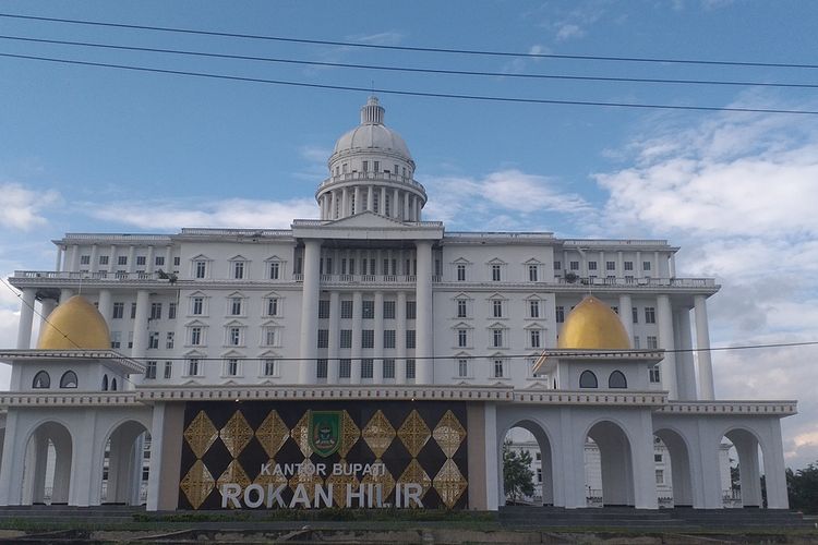 Kantor Bupati Rokan Hilir yang berada di kawasan Batu 6 Kota Bagan Siapiapi.