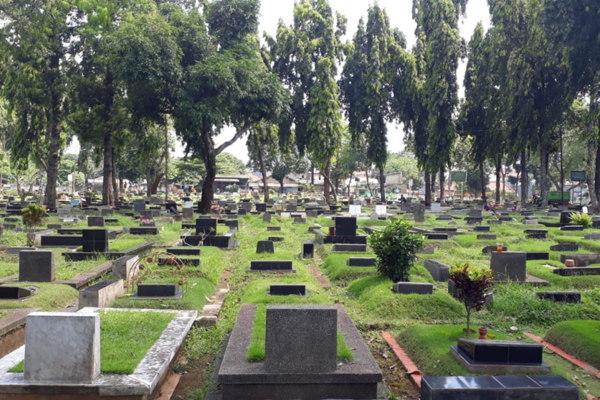 Kondisi lahan pemakaman di TPU Jeruk Purut, Jakarta Selatan, tampak tidak beraturan, Kamis (29/3/2018). Jarak antar-makam berdempetan.