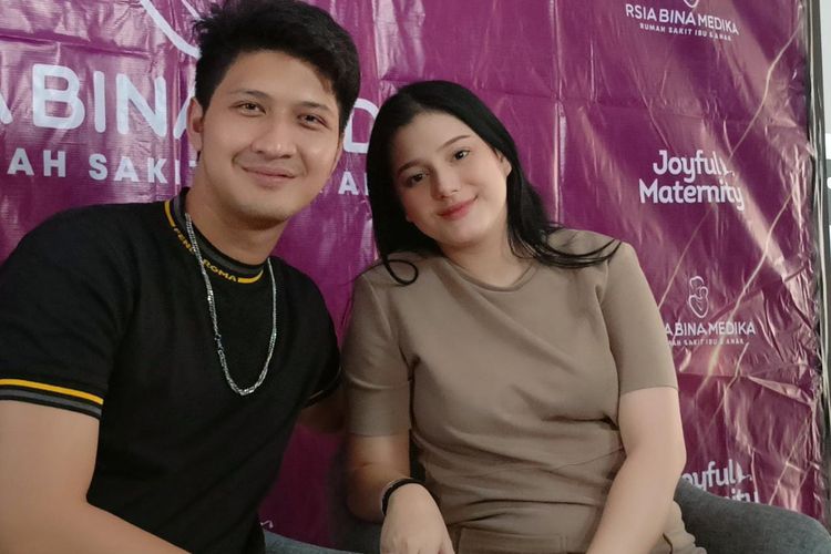 Pasangan Aditya Zoni dan Yasmin Ow saat ditemui di kawasan Bintaro, Tangerang Selatan pada Selasa (15/11/2022).