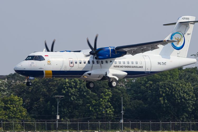 Pesawat ATR42-500 registrasi PK-THT Indonesia Air Transport.