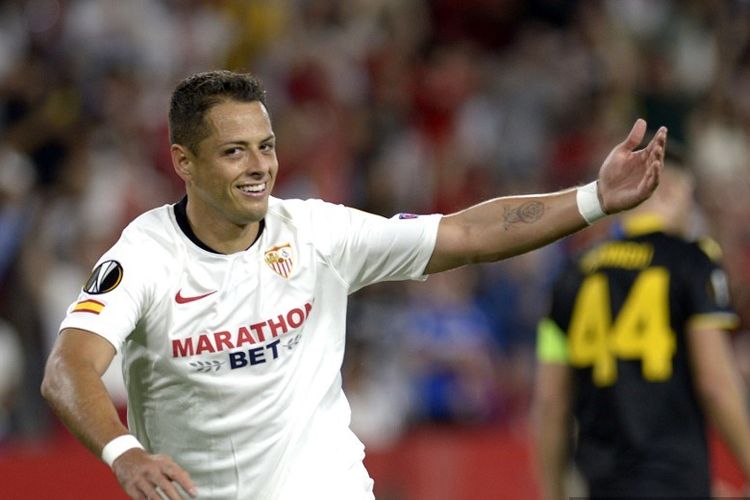 Javier Hernandez alias Chicharito merayakan golnya pada pertandingan Sevilla vs APOEL Nicosia dalam lanjutan Liga Europa, 3 Oktober 2019. 