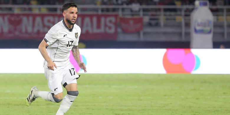 Pemain timnas Indonesia Calvin Verdonk saat laga FIFA Matchday melawan Lebanon yang berakhir dengan skor 0-0 di Stadion Gelora Bung Tomo Surabaya, Jawa Timur, Senin (8/9/2025) malam.