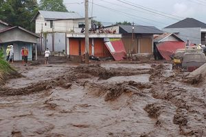 Update Banjir Sumbar: Korban Meninggal 41 Orang, Akses Jalan Terputus
