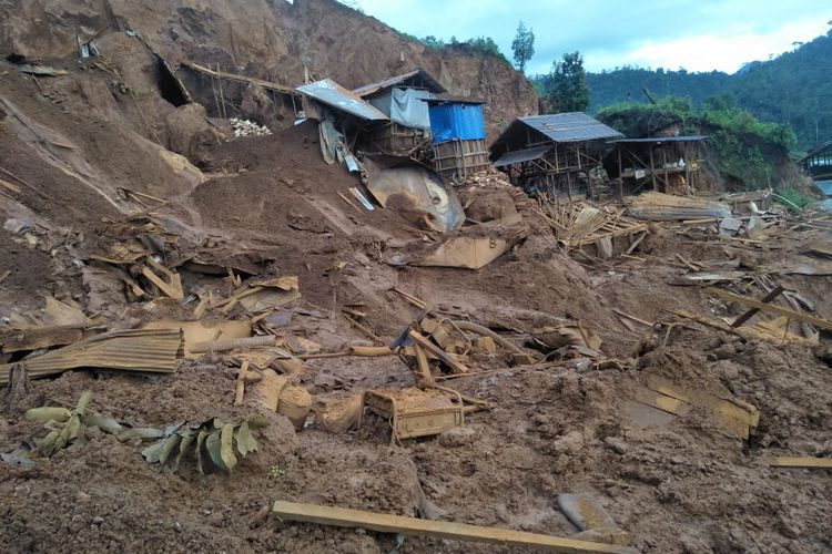 Lokasi tambang emas di Desa Buluh Kuning, Kecamatan Sungai Durian, Kotabaru, Kalsel. 