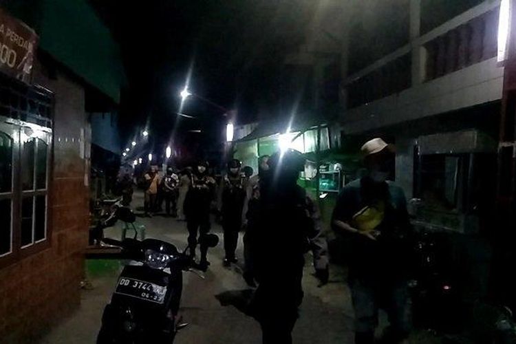 Suasana penyisiran oleh pihak kepolisian di beberapa titik lokasi tawuran di Kandea dan Bunga Ejayya, Sabtu (26/9/2020) malam. 