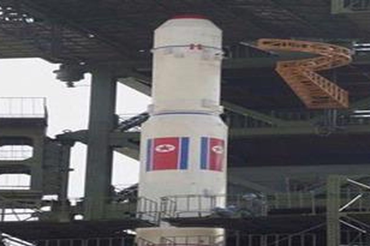 Foto ini diambil April 2012, saat Korea Utara mencoba meluncurkan roket jarak jauhnya yang saat itu gagal.