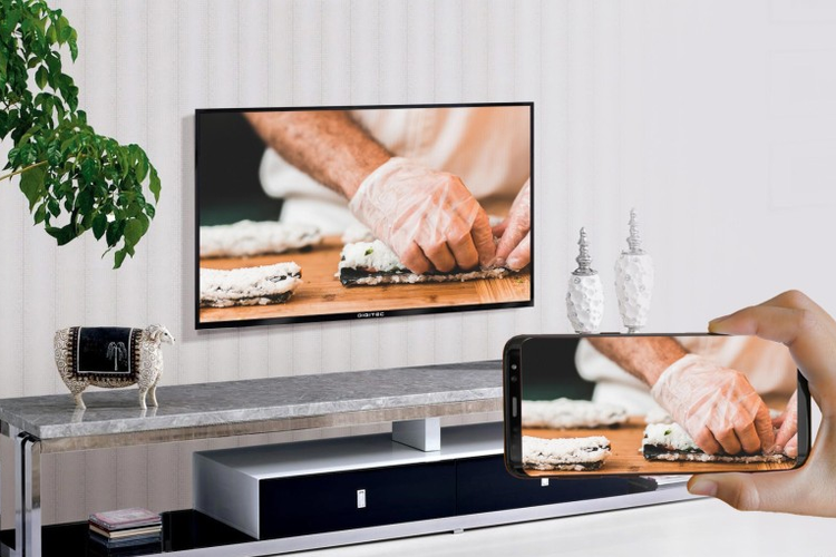 Smart TV Digitec mempunyai fitur Mirror View untuk menampilkan foto dan video smartphone di layar televisi