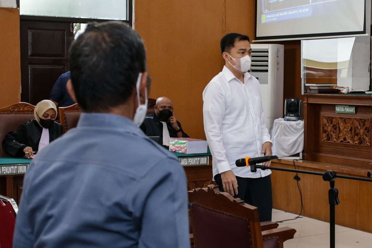 Terdakwa kasus obstruction of justice pembunuhan berencana Nofriansyah Yosua Hutabarat (Brigadir J), Arif Rachman Arifin menjalani sidang di Pengadilan Negeri Jakarta Selatan, Selasa (1/11/2022). Agenda persidangan mendengar tanggapan Jaksa Penuntut Umum atas eksepsi penasehat hukum terdakwa.