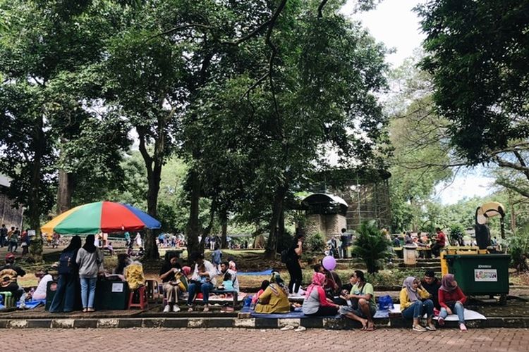 Situasi di Kebun Binatang Ragunan, Selasa (3/5/2022). Pengunjung mayoritas didominasi oleh masyarakat di wilahah DKI Jakarta. 