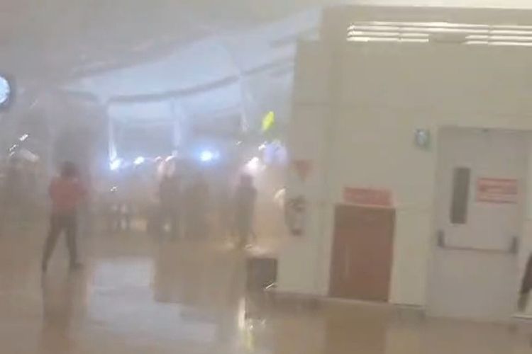 Kepulan Asap Muncul di Terminal Internasional Bandara Ngurah Rai Bali, Petuga Damkar Dikerahkan