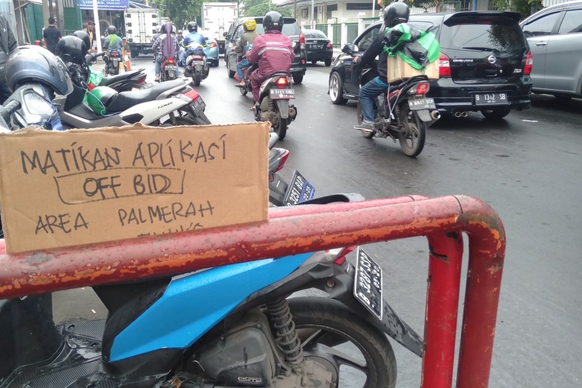 sweeping ojol di stasiun Pal Merah Jakarta Barat, Jumat (28/2/2020)