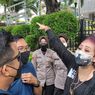 Polisi Bubarkan Demo Pendukung Interpelasi Formula E di Depan Gedung DPRD DKI