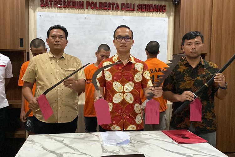 Kasatreskrim Polresta Deli Serang Kompol I Kadek Heri Cahyadi saat memaparkan kasus penangkapan 4 kelompok geng motor, Sabtu (1/7/2023)