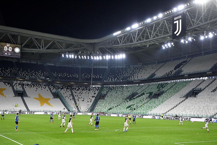 Pemandangan tribun stadion yang kosong di pertandingan Serie A antara Juventus vs Internazionale Milano, di Allianz Stadium, (8/3/2020). Pertandingan digelar tanpa penonton untuk menekan angka penyebaran virus corona di Italia.