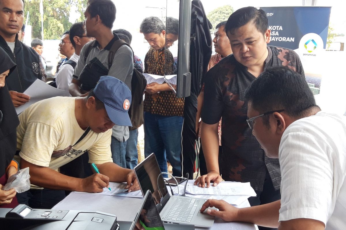 Warga lakukan simulasi pendaftaran rusunami DP 0 rupiah