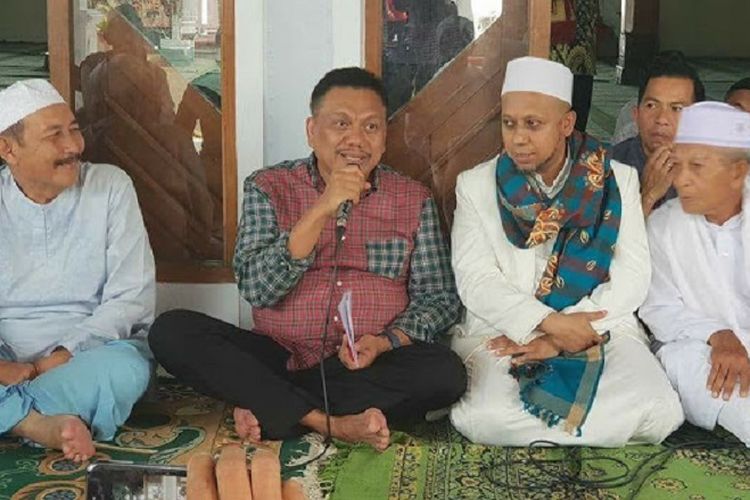 Gubernur Sulawesi Utara Olly Dondokambey menghadiri hari raya Ketupat di Kampung Jawa Tondano, Kabupaten Minahasa, Jumat (22/6/2018)