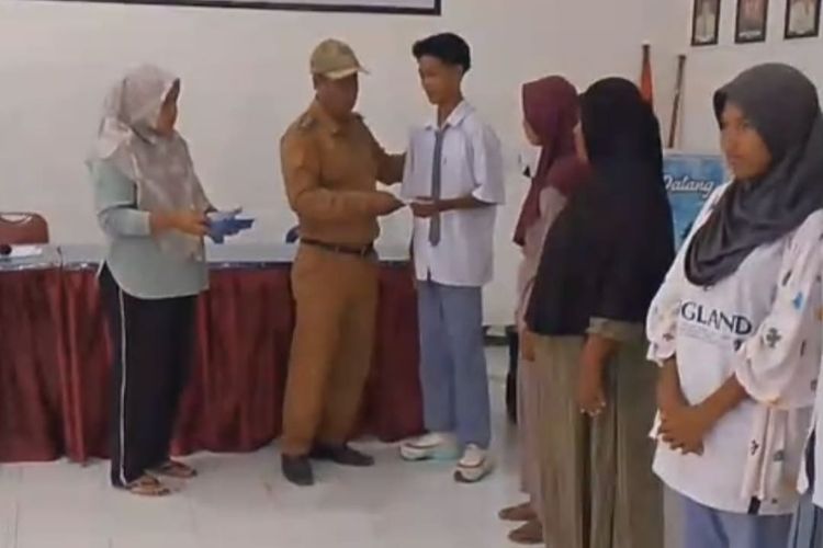 Lari Maraton 10 Kilometer di Dompu Ricuh Lantaran Berhadiah 3 Gelas Kaca