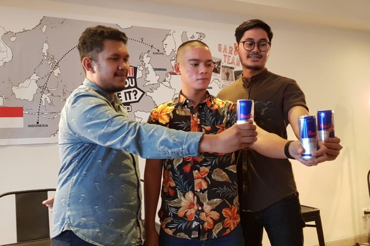 Tiga mahasiswa--Rifky Antariksa, Fikri Dwipambudi dan Yoga Maulana Putra--mewakili Indonesia dalam ajang Red Bull Can You Make It? 2018.