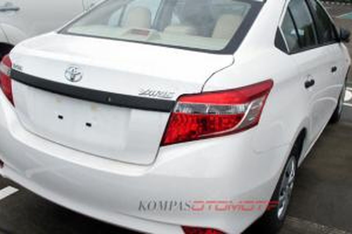 Toyota Yaris Sedan berbasis Vios untuk ekspor ke Timur Tengah.