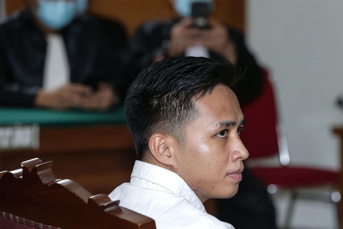 Terdakwa kasus dugaan pembunuhan berencana terhadap Nofriansyah Yosua Hutabarat atau Brigadir J, Richard Eliezer menjalani sidang vonis di Pengadilan Negeri Jakarta Selatan, Rabu (15/2/2023). Richard Eliezer divonis hukuman 1,5 tahun penjara.