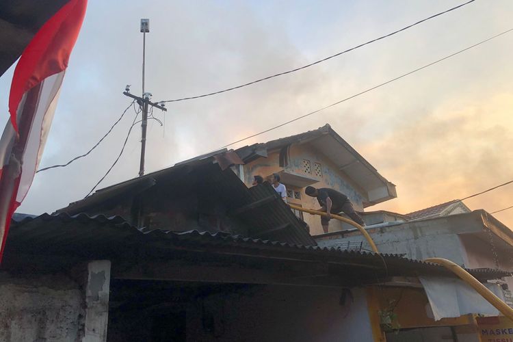 Rumah di Jalan Sulaiman, Gang Amal V, Palmerah, Jakarta Barat kebakaran pada Senin (11/9/2023). 