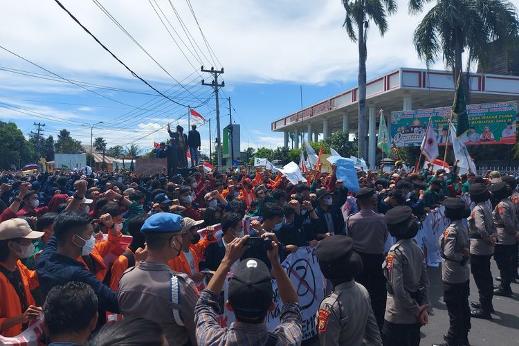 Aksi unjuk rasa mahasiswa Bengkulu, Senin (11/4/2022) berakhir damai