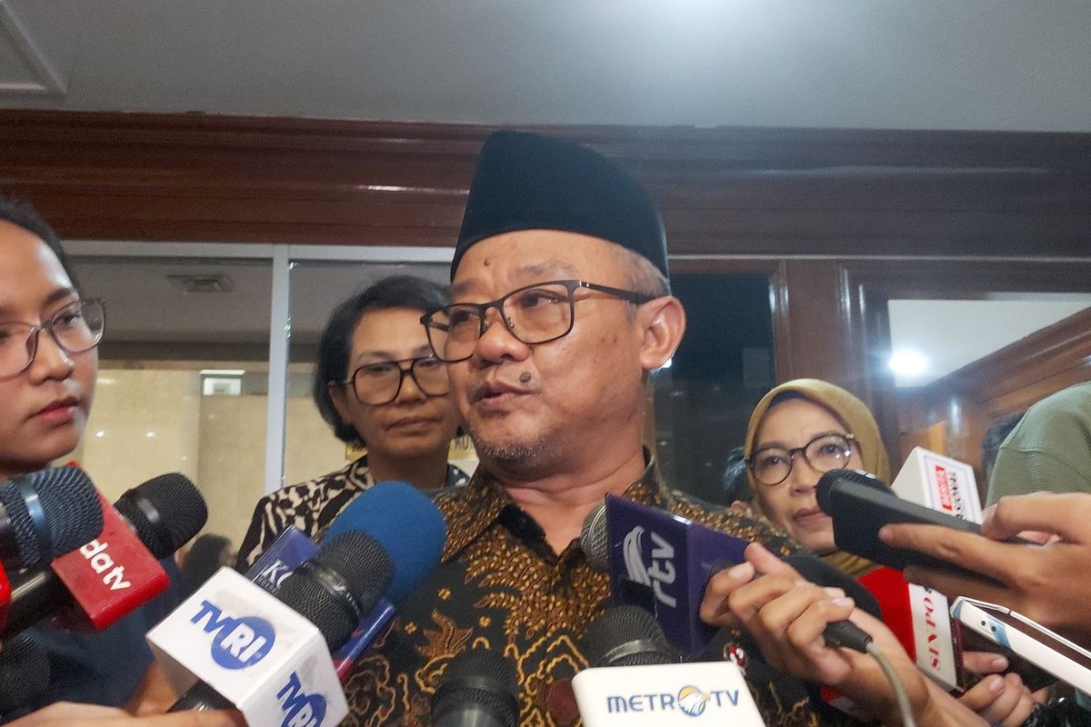 Menteri Pendidikan Dasar dan Menengah (Mendikdasmen) Abdul Mu'ti di Kompleks Parlemen Senayan, Jakarta, Rabu (16/7/2025).