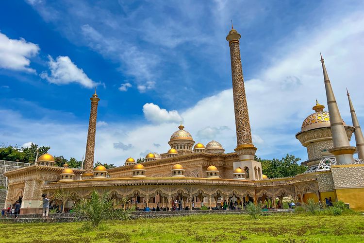 Megahnya Masjid An-Nahda di Bojonegoro, Seperti Berada di Persia
