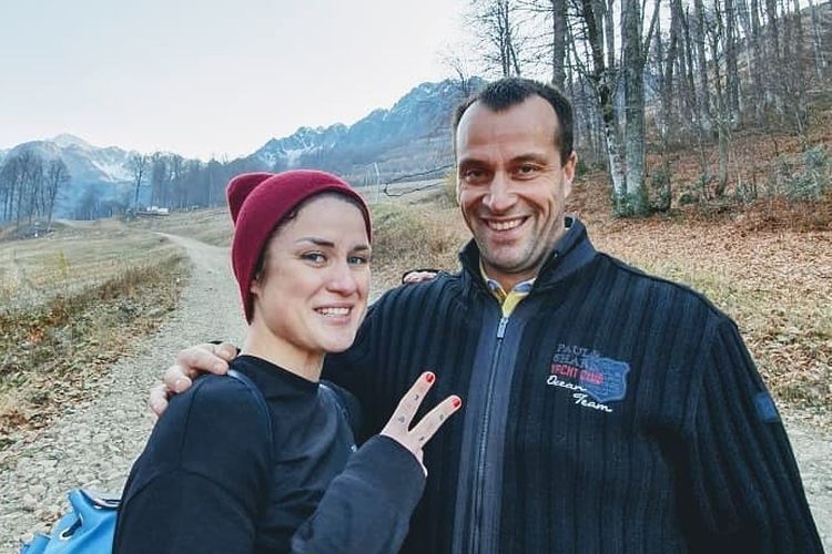 Di Instagram pada 2019, Diana Isakova memiliki beberapa foto bersama dengan ayahnya, termasuk ucapan selamat ulang tahun yang tulus: Sayangku, satu-satunya, Ayahku tersayang.