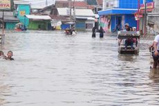 Cegah Stres, Ratusan Anak Korban Banjir di Bandung Dihibur Polisi