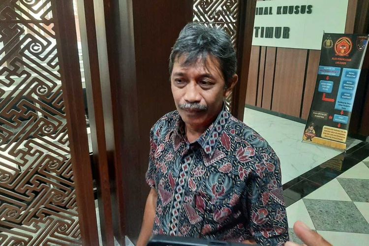 Kepala Kantor BPN Surabaya I Kartono Agustiyanto saat menjalani pemeriksaan di Mapolda Jatim, Jumat (18/8/2023).