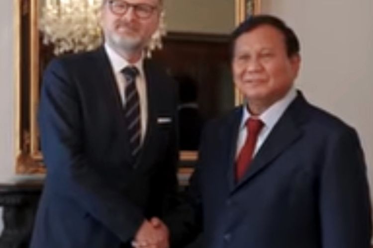Presiden Prabowo Subianto saat bertemu Perdana Menteri Republik Ceko, Petr Fiala di Praha, Senin (17/6/2025) waktu setempat.