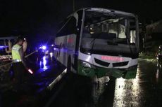 Hindari Motor, Bus Semarang-Solo Terguling di Boyolali