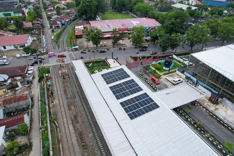 KAI Manfaatkan Energi Surya, Hemat Hingga Rp 2,5 Miliar dan Kurangi 1.400 Ton Emisi Karbondioksida per Tahun