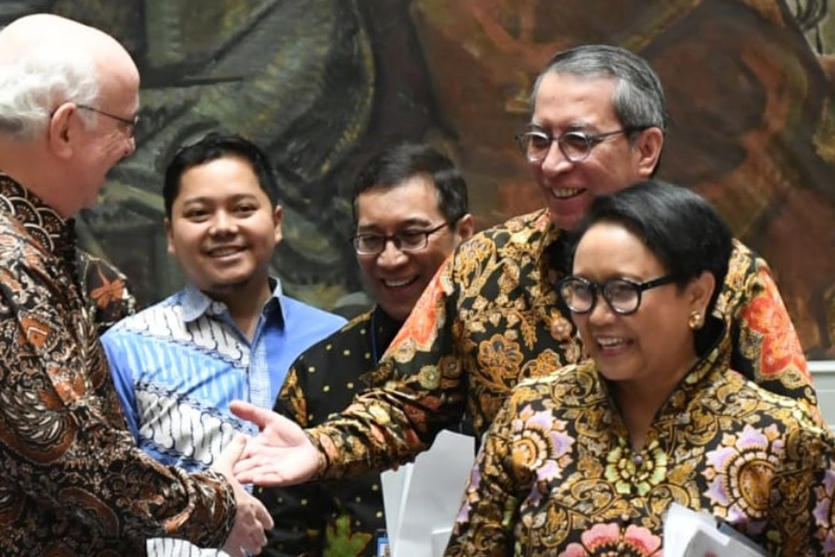 Sidang Dewan Keamanan PBB yang dipimpin oleh Menteri Luar Negeri RI Retno Marsudi sebagai Presiden DK PBB berlangsung unik, Selasa (7/5/2019). Nuansa batik meraja.