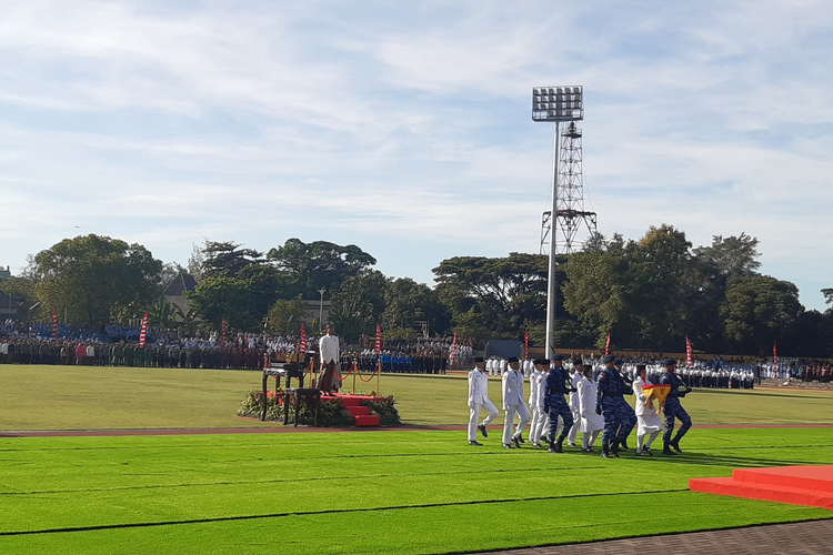 Kanjeng Gusti Pangeran Adipati Arya (KGPAA) Mangkunegara X pimpin upacara peringatan Hari Ulang Tahun (HUT) ke-78 Kemerdekaan Republik Indonesia (RI) di Stadion Sriwedari Solo pada Kamis (17/8/2023).