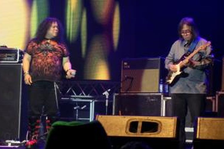 Gitaris kawakan Jopie Item tampil di Jakarta Blues Festival, Istora Senayan Jakarta, Sabtu (16/11/2013) malam.