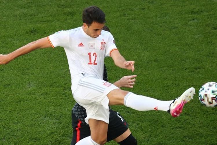 Aksi Eric Garcia dalam pertandingan Kroasia vs Spanyol pada babak 16 besar Euro 2020 di Stadion Parken, Kopenhagen, 28 Juni 2021. (Foto oleh WOLFGANG RATTAY/POOL/AFP)