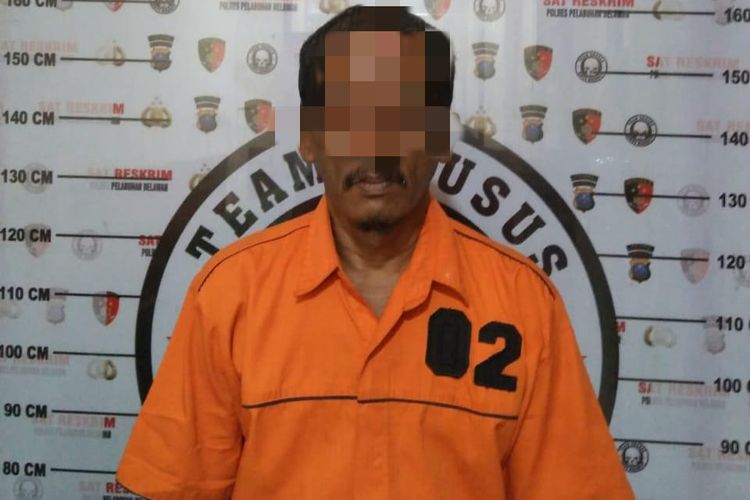 Seorang pria paruh baya bernama Syafrin (55) ditangkap karena menjadi juru tulis togel di Desa Manunggal, Kecamatan Labuhan Deli, Kabupaten Deli Serdang pada Senin (24/6/2024). 