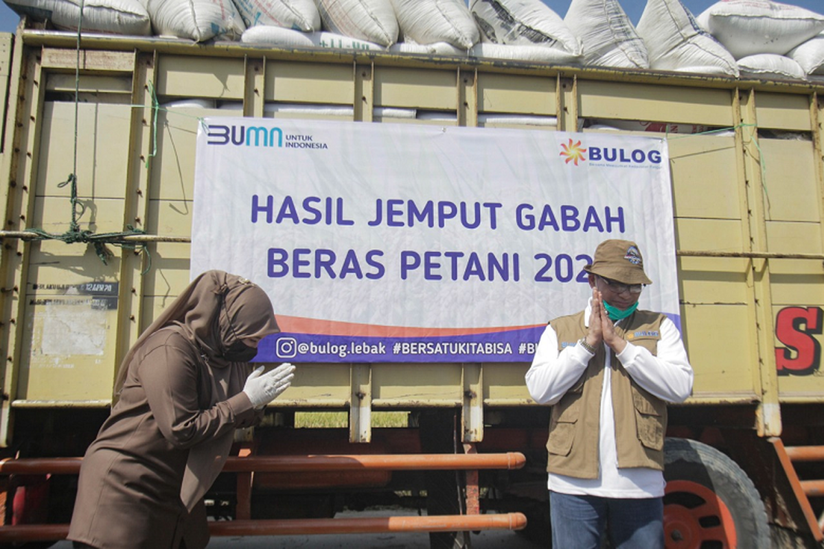 Bulog membeli langsung beras dari petani demi mengamankan harga gabah beras di tingkat petani 