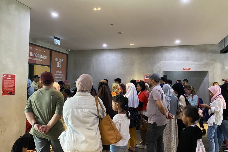 Pengunjung Planetarium Jakarta membludak, banyak yang tak kebagian tiket dan berakhir pulang 